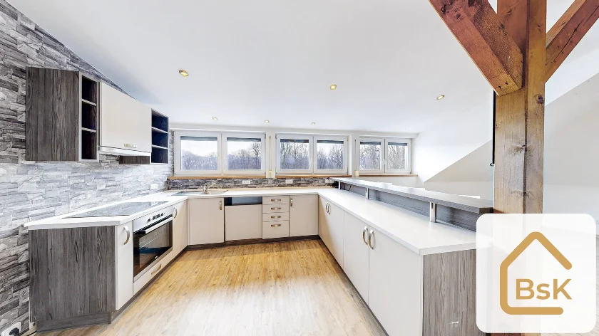 Pronájem stylového podkrovního bytu 2+kk 118 m², Turnov