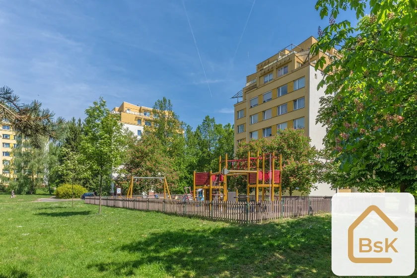 Prodej bytu 3+1 62 m², Praha - Kobylisy