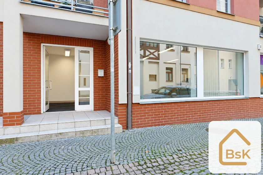 Prodej komerčního prostoru s výlohou, 141 m², Jablonec nad Nisou, Dvorská